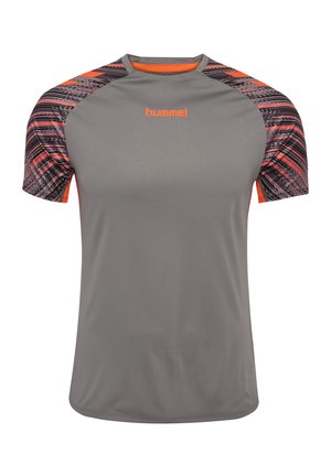 Grijs sportt-shirt met korte mouwen. Heeft oranje en zwarte gemusterde accenten op de schouders. Gemaakt van ademend, lichtgewicht materiaal.