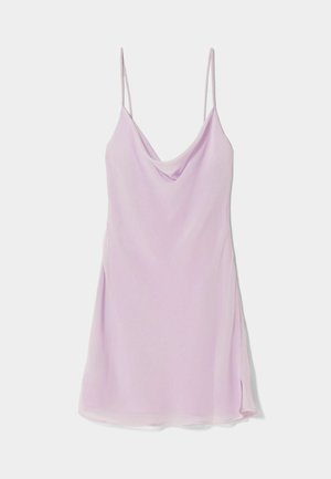 Vestido sin mangas de color lila claro con finas tiras de espagueti y escote drapeado, ligeramente acampanado en el dobladillo con una pequeña abertura lateral.