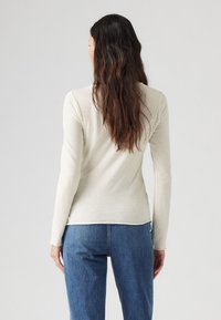 Levi's® LIGHTWEIGHT SLUB - Hosszú ujjú felső - egret