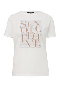 Witte katoenen t-shirt met een grafische print van het woord "SELFCONFIDENT" in verschillende groottes en tinten beige op de voorkant.