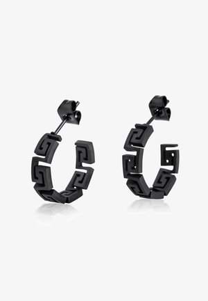 Crne kružne naušnice od plastičnih geometrijskih oblika s uzorkom grčkog ključa, sa kopčom i glatkom završnom obradom.
