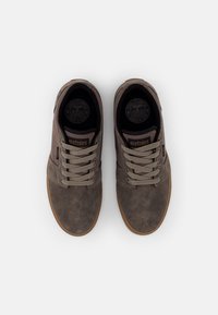 Etnies BARGE - Sapatilhas de skate - olive/grey/gum