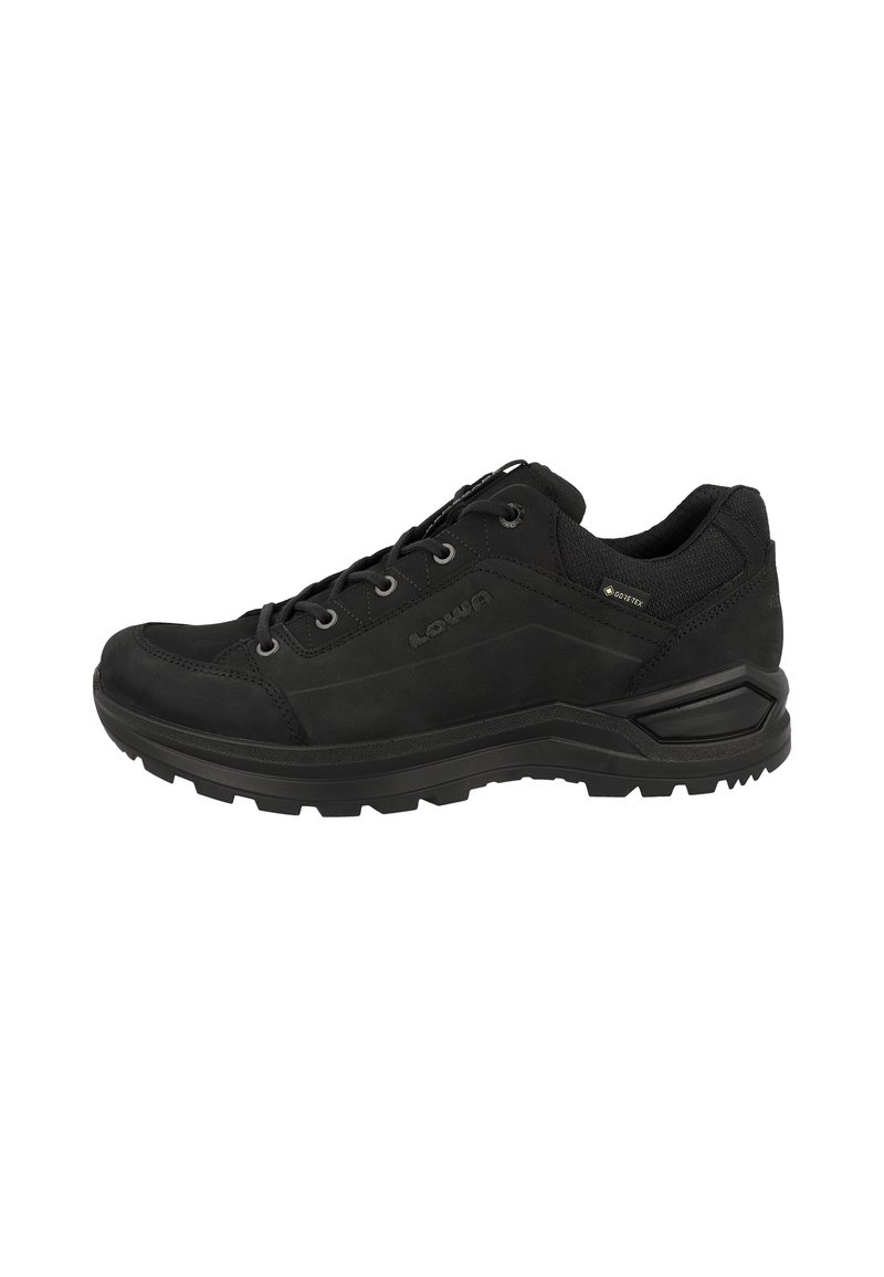Schwarzer Wanderschuh mit einem Obermaterial aus Wildleder und Mesh, verstärkter Zehenkappe, strukturiertem Gummisohle und Schnürung mit metallischen Ösen.