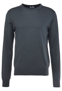 Maglione lavorato a maglia grigio scuro con scollatura a girocollo, maniche lunghe e polsini a costine. Texture liscia, design semplice senza motivi o accenti.