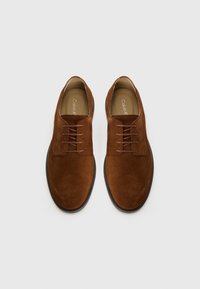 Calvin Klein ESS - Zapatos de vestir con cordones - brown