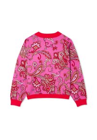 Ροζ πλεκτό πουλόβερ με κόκκινα, μπεζ και λευκά σχέδια παϊέτα, με κόκκινο rib ύφασμα στο γιακά, τις μανσέτες και το τελείωμα, απλωμένο επίπεδα σε λευκό φόντο.