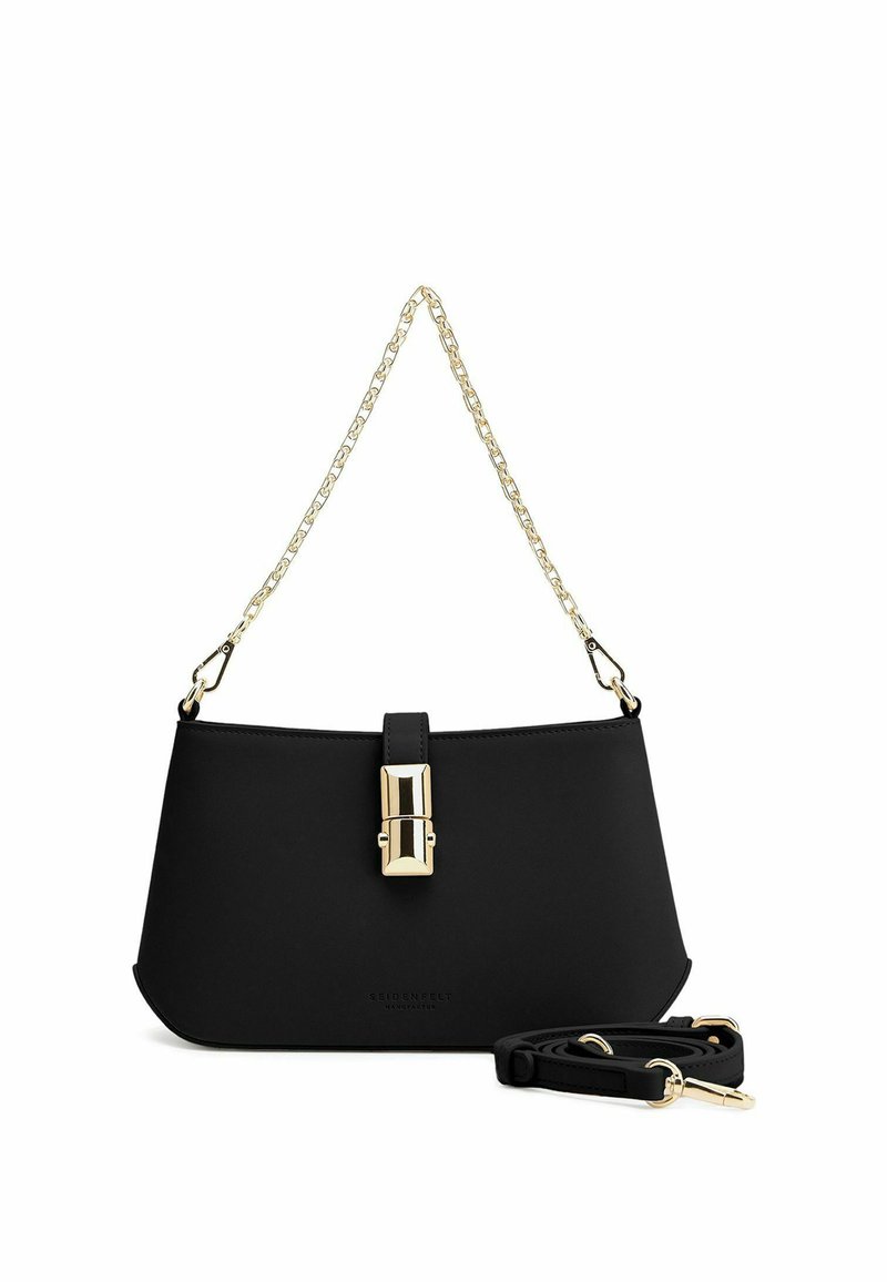 Borsa a tracolla in finta pelle nera con tracolla in catena dorata, forma rettangolare, dettaglio di chiusura frontale e tracolla aggiuntiva.