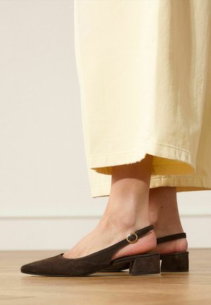 Manfield, Pumps - braun
