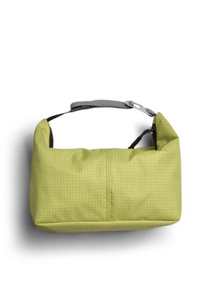 Borsa rettangolare verde con motivo strutturato, tracolla grigia regolabile e chiusura con zip. La superficie presenta un delicato design geometrico.