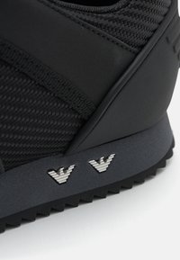 EA7 Emporio Armani UNISEX - Tenisice - black/irongate/silver