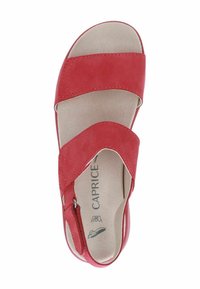 Piros bőr szandál széles keresztpántokkal és oldalsó cipzárral. Párnázott talpbetét világos bézs béléssel. Lekerekített orrú, sima textúrájú.