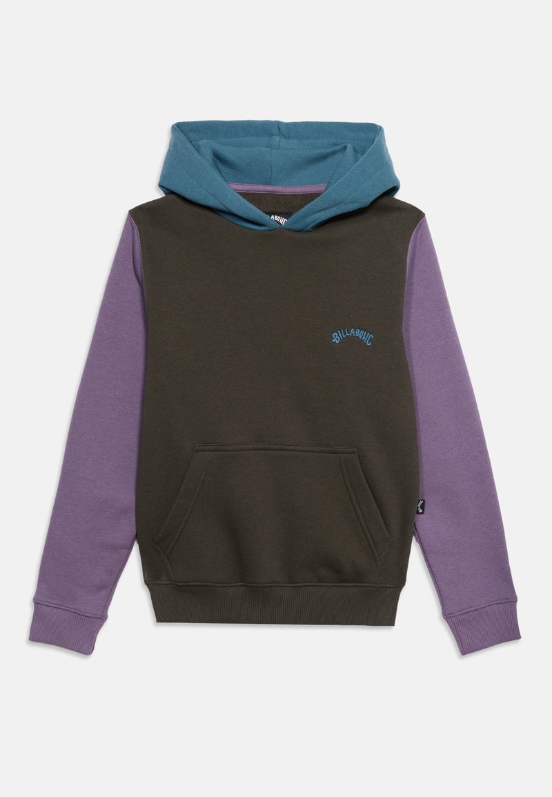 Φούτερ με κουκούλα σε σκούρο πράσινο χρώμα σώματος, μωβ μανίκια, μπλε κουκούλα, μπροστινή τσέπη τύπου καγκουρό και μικρό μπλε λογότυπο "Billabong" στο στήθος.