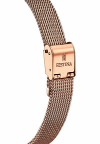 Bracelet en métal maillé couleur or rose avec un fermoir arborant le logo "Festina", présentant une texture lisse et un design finement tissé.