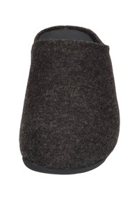 Pantoufle en feutre brun foncé avec un bout arrondi, texture douce, à l'arrière bas, et une semelle en caoutchouc noir pour l'adhérence et la durabilité.