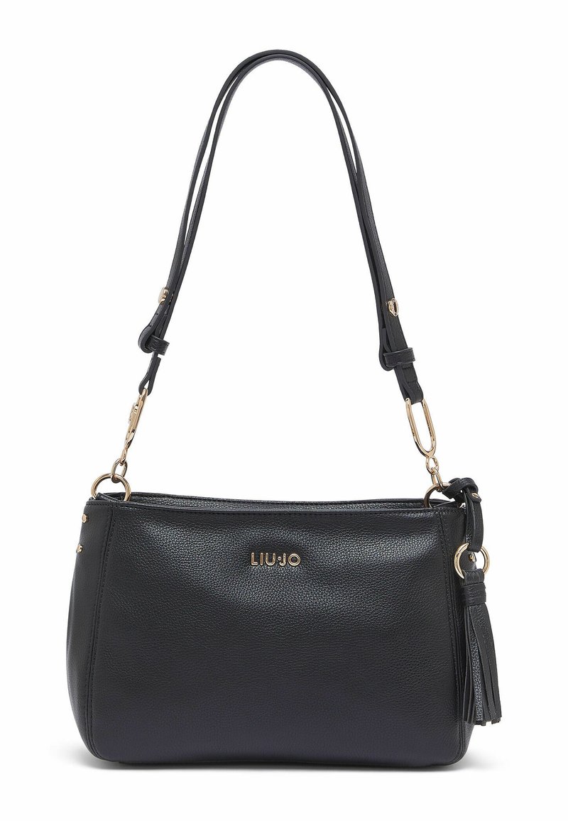 Sac bandoulière en cuir noir à finition texturée, avec ferrures dorées, accent en forme de gland et sangle réglable. Logo embossé sur le devant.