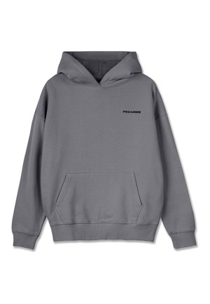 Sudadera gris con un bolsillo frontal tipo canguro, puños y dobladillo acanalados. Presenta un logo negro "PEGADOR" en el pecho. Diseño clásico de sudadera.