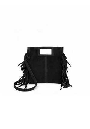 Sac à main en daim noir avec une poignée rectangulaire, doté de longues franges de chaque côté et d'une sangle détachable pour plus de polyvalence.