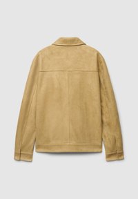 Hellbraune Wildlederjacke mit Kragen, langen Ärmeln und geradem Schnitt. Verfügt über eine glatte Textur und minimale Details auf der Rückseite.