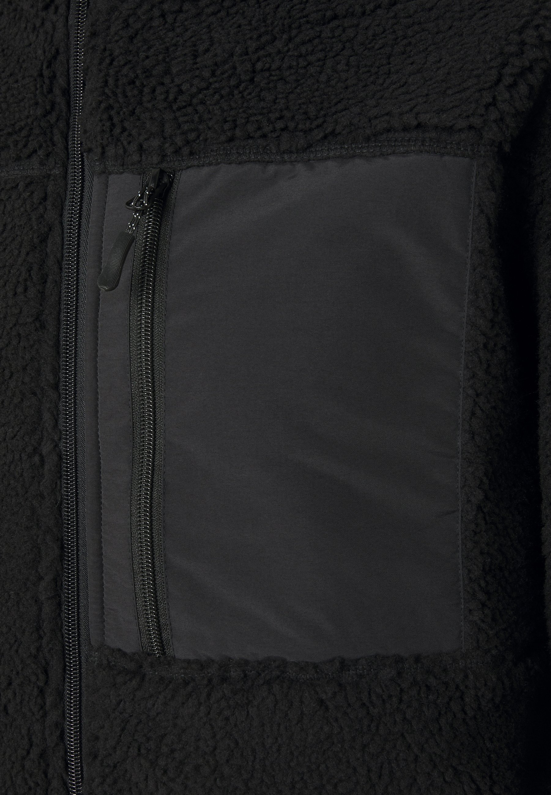 Cotton On UNISEX POCKET TEDDY ZIP THROUGH - Chaqueta de invierno - black/ negro - Zalando.es