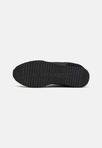 Calvin Klein Jeans RETRO RUNNER LACEUP - Sportcipő - triple black