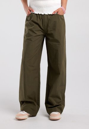 America Today, TROUSERS - Trousers - green