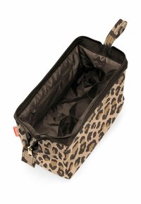 Borsetta da trucco con motivo leopardato, con un esterno in tessuto morbido, chiusura con zip e un ampio interno dotato di scomparti e una fodera scura.