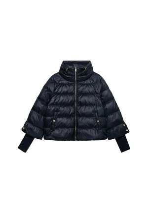 Granatowa puchowa kurtka z wysokim kołnierzem, zamkiem błyskawicznym z przodu, detalami na zatrzaski oraz prążkowanymi mankietami; charakteryzuje się pikowanym wzorem dla lepszej izolacji.