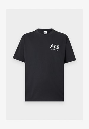 Fekete, rövid ujjú, kerek nyakú póló fehér "ACG" logóval és a mellkas bal oldalán kis "FOR OUTDOOR USE" felirattal.