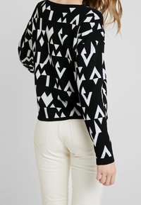 Mavi Sweter