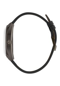 Montre noire avec un boîtier en métal mat, un cadran clair et un bracelet lisse noir. Présente un logo sur le côté. Design minimaliste.