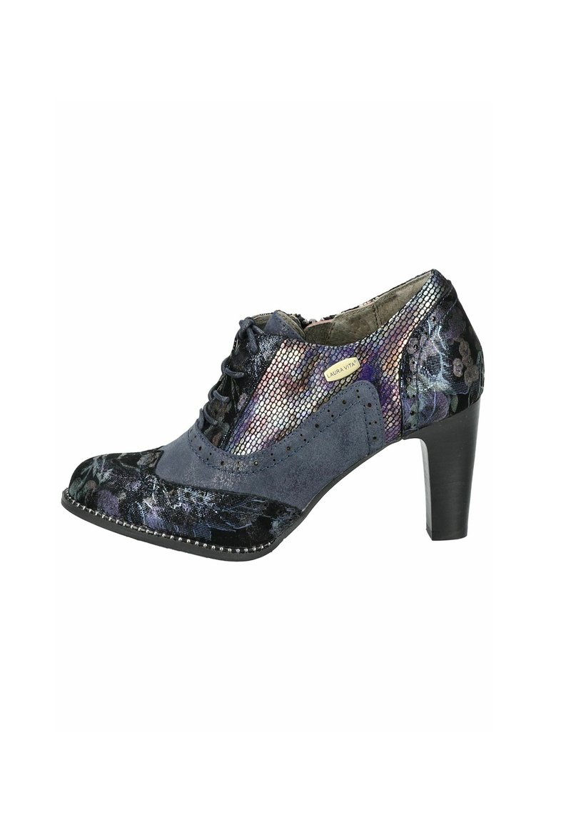 Stivale alla caviglia con lacci in suede blu scuro e tessuto floreale, con una zona in rete decorata, punta rotonda e tacco nero con cuciture decorative.