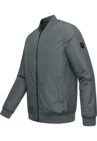 Grijze bomberjack met ritssluiting, geribbelde manchetten en onderzoom, zijzakken en een klein zwart logopatch op de linker mouw.