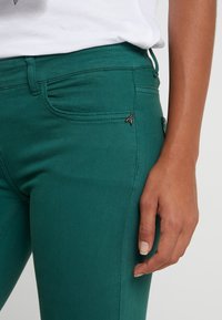 Patrizia Pepe Vaqueros pitillo - dark green