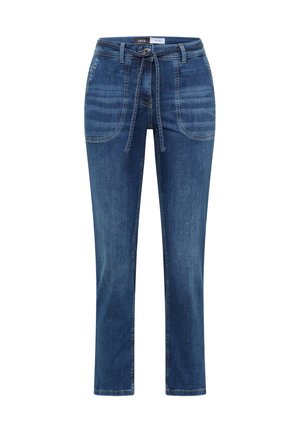 Jeans de mezclilla azul oscuro con pierna recta, que cuentan con una cintura ajustable con cuerda, bolsillos frontales y sutiles detalles de costura horizontal.