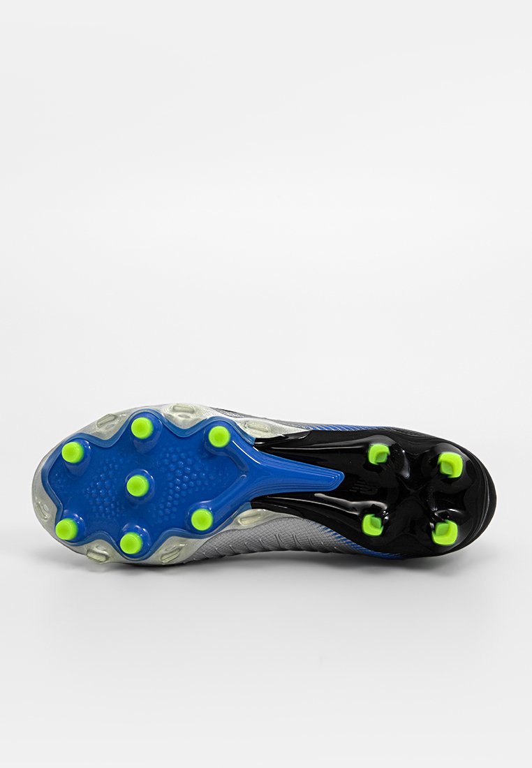 Fußballschuhe für festen Untergrund