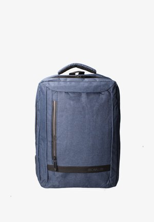 Blauer rechteckiger Rucksack mit Tragegriff oben, vertikalem Reißverschlussfach vorne und schwarzem horizontalem Riemen nahe dem Boden auf weißem Hintergrund.