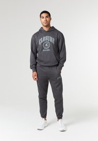 CLOSURE London VINTAGE VARSITY TRACKSUIT - Tuta - charcoal
