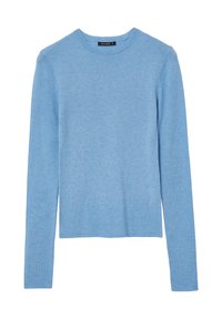 Maglione leggero blu chiaro a maniche lunghe realizzato in morbido materiale lavorato a maglia, con scollo a girocollo e taglio dritto senza motivi o dettagli visibili.