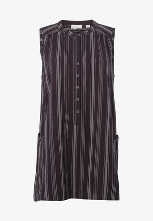 Ärmelloses schwarzes Kleid mit vertikalen weißen Streifen, Mandarinkragen, vordere Knopfleiste und Seitentaschen.