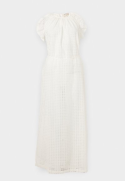 Λευκό φόρεμα μέχρι τον αστράγαλο με φουσκωτά κοντά μανίκια και τετράγωνο σχέδιο με τρυπητά μοτίβα, που διαθέτει σούρες στο ντεκολτέ και δέσιμο στο πίσω μέρος.