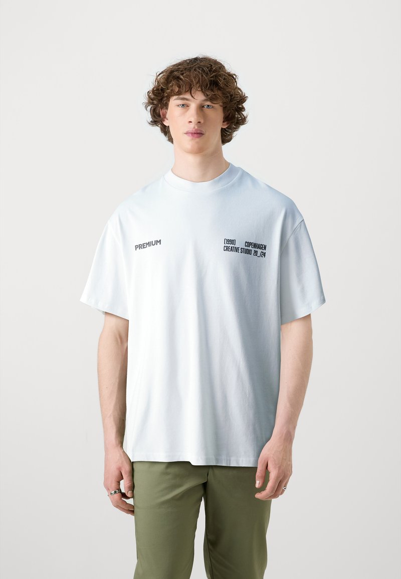 Jack & Jones PREMIUM JPRBLAHARVEY BRANDING TEE UNISEX - Μπλουζάκι με στάμπα - white