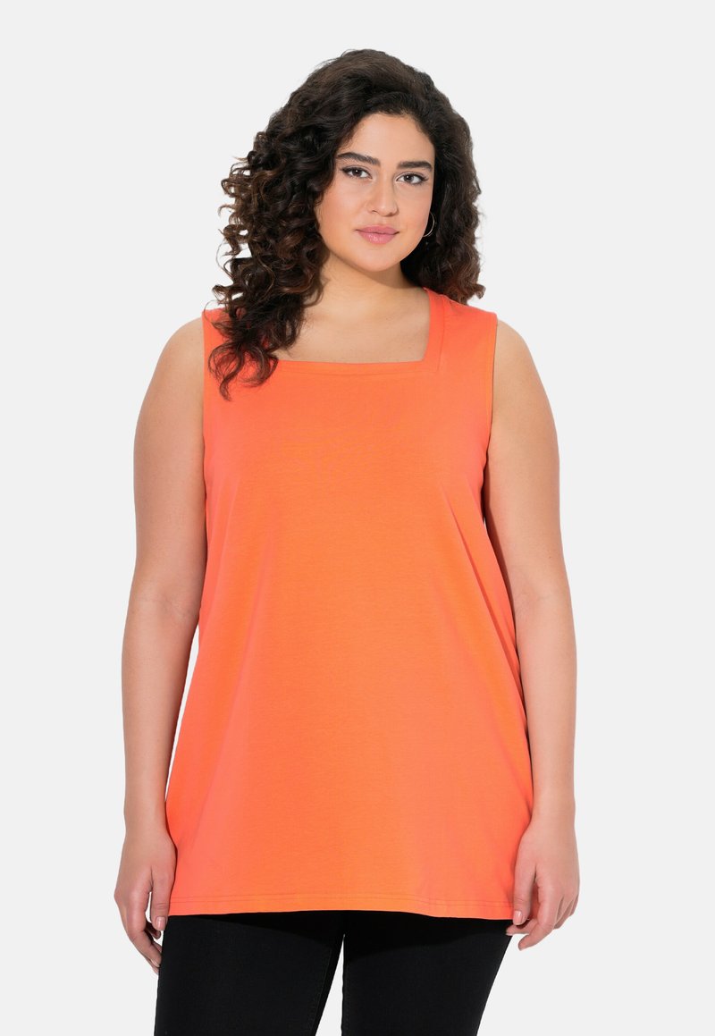 Top arancione senza maniche con scollatura quadrata, realizzato in tessuto morbido, caratterizzato da una vestibilità rilassata e lunghezza estesa.