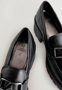Thumbnail Image 6