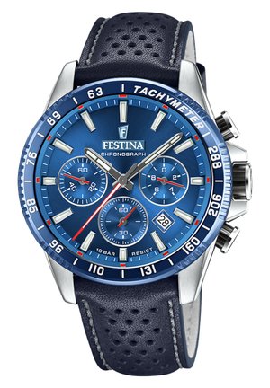 Montre chronographe Festina avec un boîtier en métal bleu, un cadran bleu, des index argentés, des accents rouges et un bracelet en cuir perforé bleu foncé.
