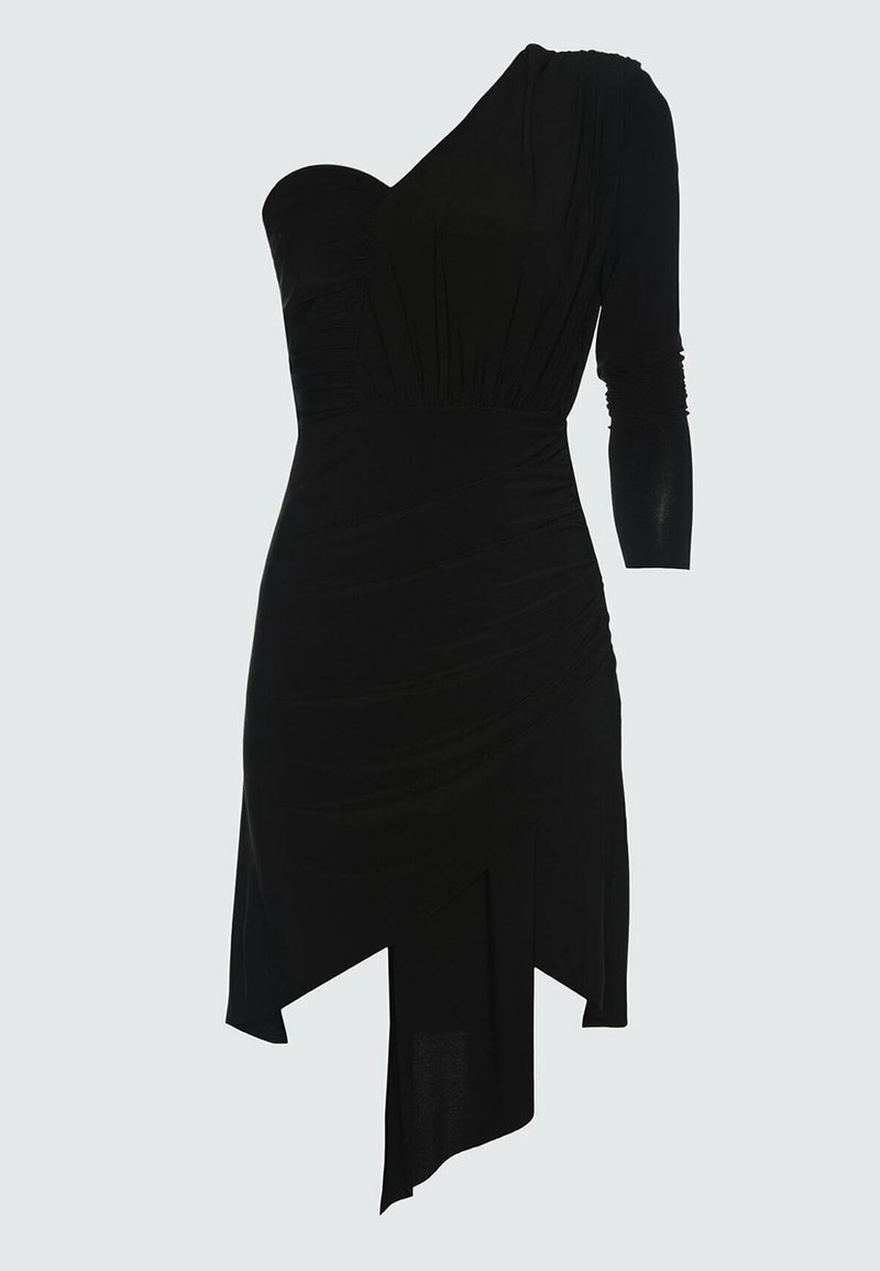Svart klänning med en axel och lång ärm. Samlad textur vid bysten och asymmetrisk nederkant med draperingsdetaljer.