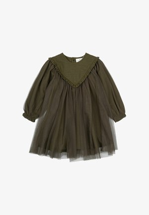 Maslinasta zelena haljina s teksturiranim korzetom, naboranim v-izrezom, dugim rukavima i slojevitom tule suknjom. Mekani materijal s prozirnim preklopom.