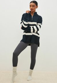 Next STRIPE - Svetr - navy blue