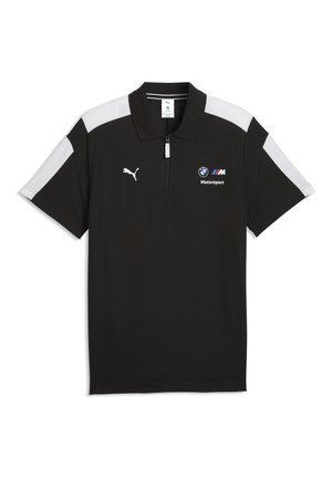 Sort kortærmet polo med hvide skulderpaneler, halvt lynlås, Puma- og BMW Motorsport M-logoer på brystet. Ingen personer til stede.