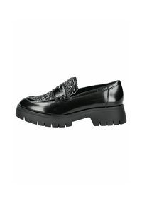 Zwarte leren loafer met een paneel van textuurstof, decoratieve stiksels en een robuuste rubberen zool. Heeft een ronde neus en een lage hak.