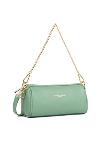 Borsa in pelle verde con tracolla a catena dorata. Forma arrotondata con chiusura a zip e logo impresso sul davanti. Texture liscia.